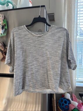 Old Navy Black & White Striped Short-Sleeve Tee